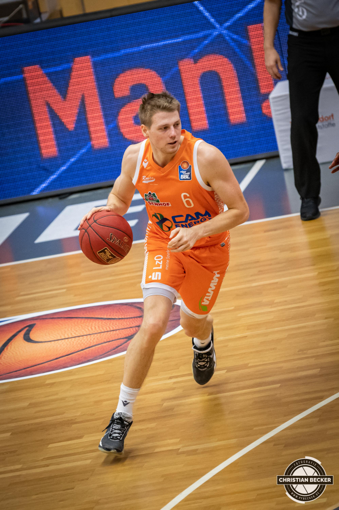 easyCredit BBL, Hauptrunde, 13. Spieltag, 16.01.21, RASTA Vechta - JobStairs GIESSEN 46ers
#6, Tim Hasbargen (GER), Guard bei RASTA Vechta in Aktion während der Partie zwischen RASTA Vechta und JobStairs GIESSEN 46ers
Schlüsselwörter: 1. Bundesliga;13. Spieltag;16.01.21;46ers;Basketball;Giessen;Hauptrunde;JobStairs;RASTA;RASTA Dome;Saison 2020/2021;Vechta;easyCredit BBL