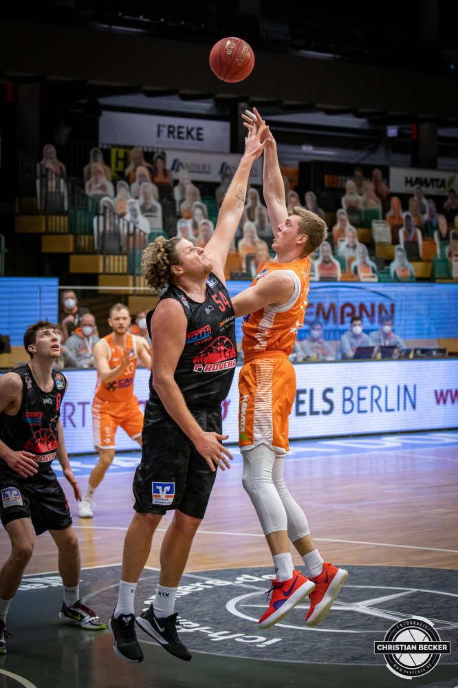 easyCredit BBL, Hauptrunde, 13. Spieltag, 16.01.21, RASTA Vechta - JobStairs GIESSEN 46ers
#22, Björn Rohwer (GER), Center bei RASTA Vechta in Aktion während der Partie zwischen RASTA Vechta und JobStairs GIESSEN 46ers
Schlüsselwörter: 1. Bundesliga;13. Spieltag;16.01.21;46ers;Basketball;Giessen;Hauptrunde;JobStairs;RASTA;RASTA Dome;Saison 2020/2021;Vechta;easyCredit BBL