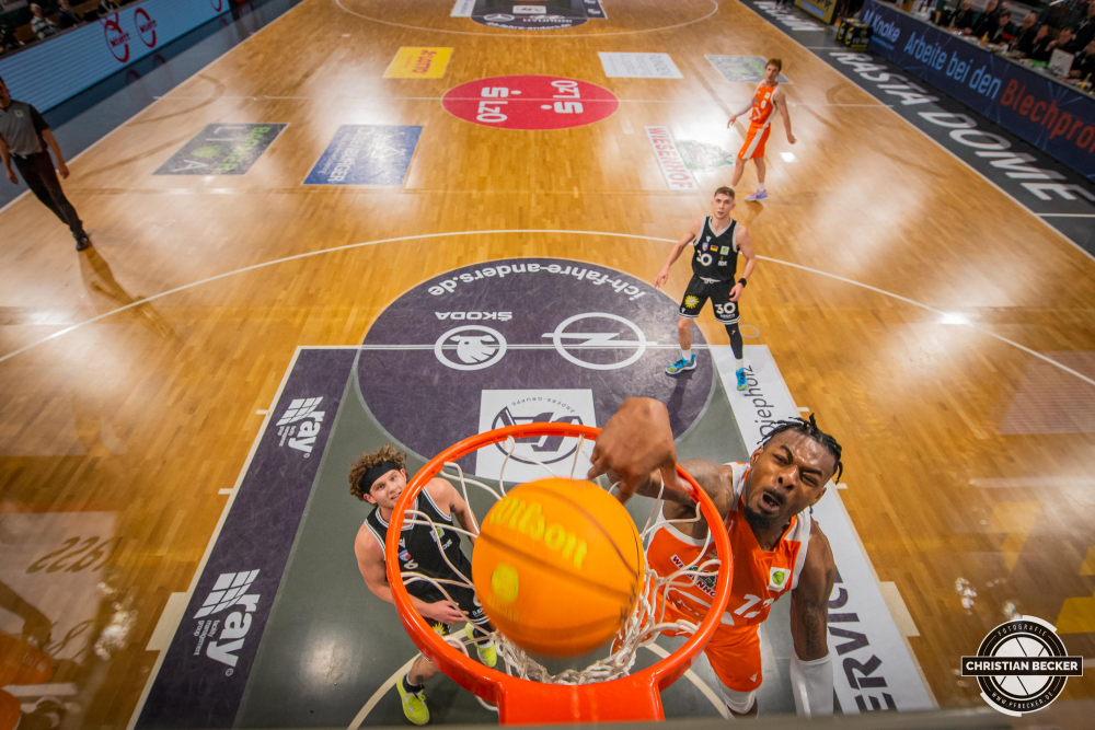 2. Basketball Bundesliga, Pro A, Hauptrunde, 14. Spieltag, 28.12.22, RASTA Vechta - ART Giants D&uuml;sseldorf
#12, Tajuan Agee (USA), Forward bei RASTA Vechta beim Dunk w&auml;hrend der Partie zwischen RASTA Vechta und ART Giants D&uuml;sseldorf
Schlüsselwörter: 14. Spieltag;2. Bundesliga;28.12.22;ART;Barmer;Basketball;D&uuml;sseldorf;Giants;Hauptrunde;Liga;Pro A;RASTA;RASTA Dome;Saison 2022/2023;Vechta