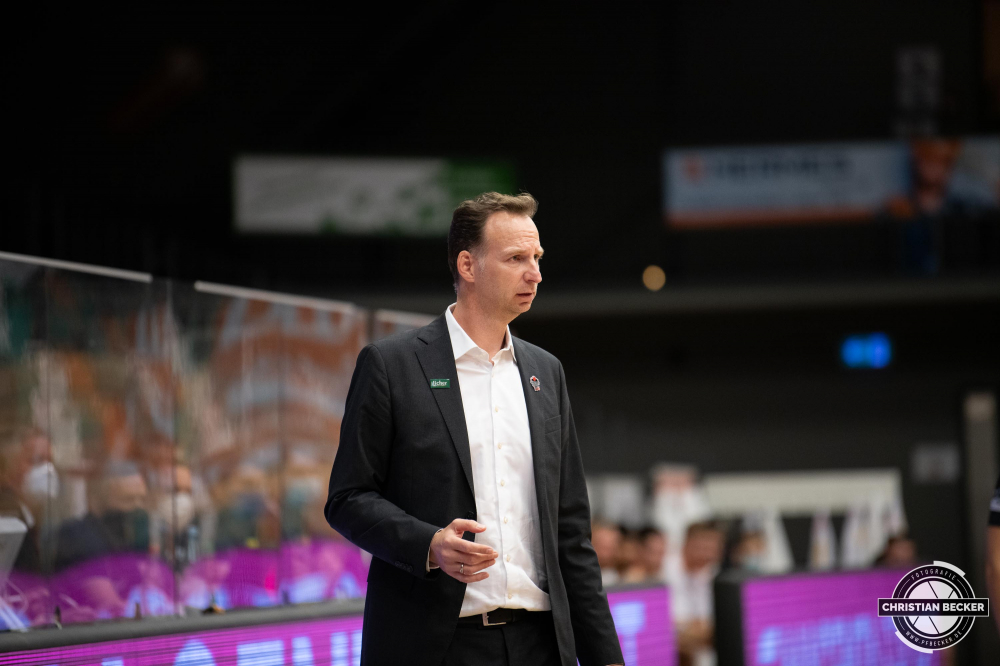 easyCredit BBL, MagentaSport BBL Pokal, Gruppe B, 1. Spieltag, 17.10.20, RASTA Vechta - JobStairs GIESEN 46ers
Ingo Freyer (GER), Headcoach der JobStairs GIESEN 46ers während der Partie zwischen RASTA Vechta und JobStairs GIESEN 46ers
Schlüsselwörter: 1. Bundesliga;1. Spieltag;17.10.20;46ers;BBL;Basketball;Giesen;Gruppe B;JobStairs;MagentaSport;Pokal;RASTA;RASTA Dome;Saison 2020/2021;Vechta;easyCredit BBL