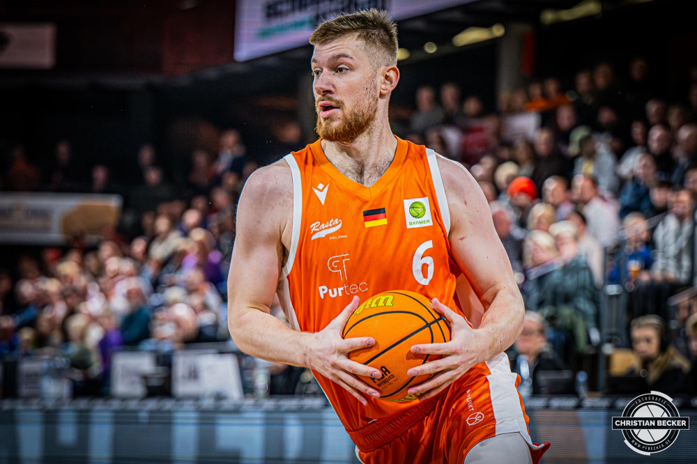 2. Basketball Bundesliga, Barmer BBL, Saison 2023/2024, Herren, Hauptrunde, 16. Spieltag, 06.01.2024, RASTA Vechta II - Fraport Skyliners
Luc Van Slooten (#6 - RASTA Vechta II) in Aktion
Schlüsselwörter: 06.01.2024;16. Spieltag;2. Bundesliga;Basketball;Farmteam;Fraport;Hauptrunde;Liga;Pro A;RASTA;RASTA Dome;Saison 2023/2024;Skyliners;Vechta