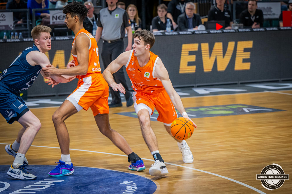 2. Basketball Bundesliga, Barmer BBL, Saison 2023/2024, Herren, Hauptrunde, 19. Spieltag, 27.01.2024, RASTA Vechta II - Dresden Titans
Noah Jänen (#5 - RASTA Vechta II) in Aktion
Schlüsselwörter: 19. Spieltag;2. Bundesliga;27.01.2024;Basketball;Dresden Titans;Farmteam;Hauptrunde;Liga;Pro A;RASTA;RASTA Dome;Saison 2023/2024;Vechta