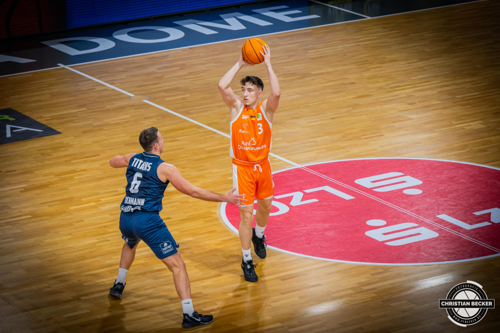 2. Basketball Bundesliga, Barmer BBL, Saison 2023/2024, Herren, Hauptrunde, 19. Spieltag, 27.01.2024, RASTA Vechta II - Dresden Titans
Kaya Bayram (#3 - RASTA Vechta II) in Aktion gegen Grant Teichmann (#6 - Dresden Titans)
Schlüsselwörter: 19. Spieltag;2. Bundesliga;27.01.2024;Basketball;Dresden Titans;Farmteam;Hauptrunde;Liga;Pro A;RASTA;RASTA Dome;Saison 2023/2024;Vechta