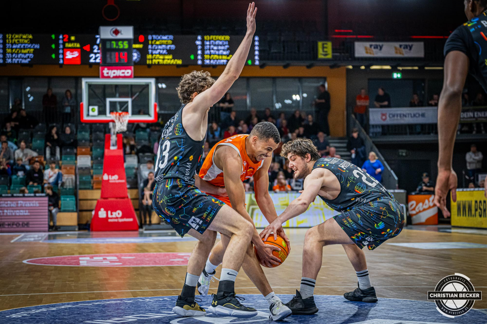 2. Basketball Bundesliga, Barmer BBL, Saison 2023/2024, Herren, Hauptrunde, 34. Spieltag, 27.04.2024, RASTA Vechta II - UNI Baskets M&uuml;nster
Leon Okpara (#12 - RASTA Vechta II) in Aktion
Schlüsselwörter: 2. Bundesliga;27.04.2024;34. Spieltag;Basketball;Baskets;Farmteam;Hauptrunde;Liga;Muenster;M&uuml;nster;Pro A;RASTA;RASTA Dome;Saison 2023/2024;Uni;Vechta