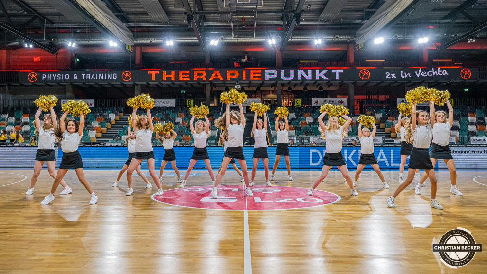 2. Basketball Bundesliga, Barmer BBL, Saison 2023/2024, Herren, Hauptrunde, 34. Spieltag, 27.04.2024, RASTA Vechta II - UNI Baskets M&uuml;nster
Junior Marleys (Cheerleader - RASTA Vechta) w&auml;hrend der Partie
Schlüsselwörter: 2. Bundesliga;27.04.2024;34. Spieltag;Basketball;Baskets;Farmteam;Hauptrunde;Liga;Muenster;M&uuml;nster;Pro A;RASTA;RASTA Dome;Saison 2023/2024;Uni;Vechta