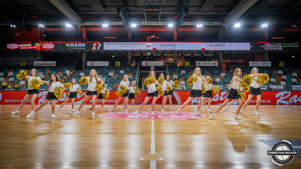 2. Basketball Bundesliga, Barmer BBL, Saison 2023/2024, Herren, Hauptrunde, 34. Spieltag, 27.04.2024, RASTA Vechta II - UNI Baskets M&uuml;nster
Junior Marleys (Cheerleader - RASTA Vechta) w&auml;hrend der Partie
Schlüsselwörter: 2. Bundesliga;27.04.2024;34. Spieltag;Basketball;Baskets;Farmteam;Hauptrunde;Liga;Muenster;M&uuml;nster;Pro A;RASTA;RASTA Dome;Saison 2023/2024;Uni;Vechta