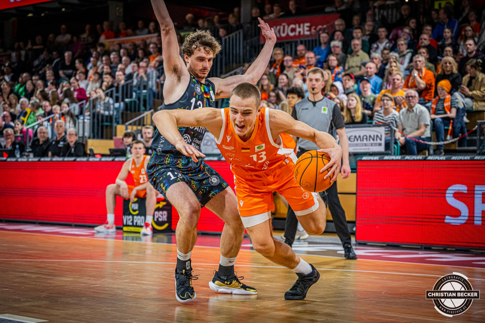 2. Basketball Bundesliga, Barmer BBL, Saison 2023/2024, Herren, Hauptrunde, 34. Spieltag, 27.04.2024, RASTA Vechta II - UNI Baskets M&uuml;nster
Marko Petric (#13 - RASTA Vechta II) in Aktion
Schlüsselwörter: 2. Bundesliga;27.04.2024;34. Spieltag;Basketball;Baskets;Farmteam;Hauptrunde;Liga;Muenster;M&uuml;nster;Pro A;RASTA;RASTA Dome;Saison 2023/2024;Uni;Vechta