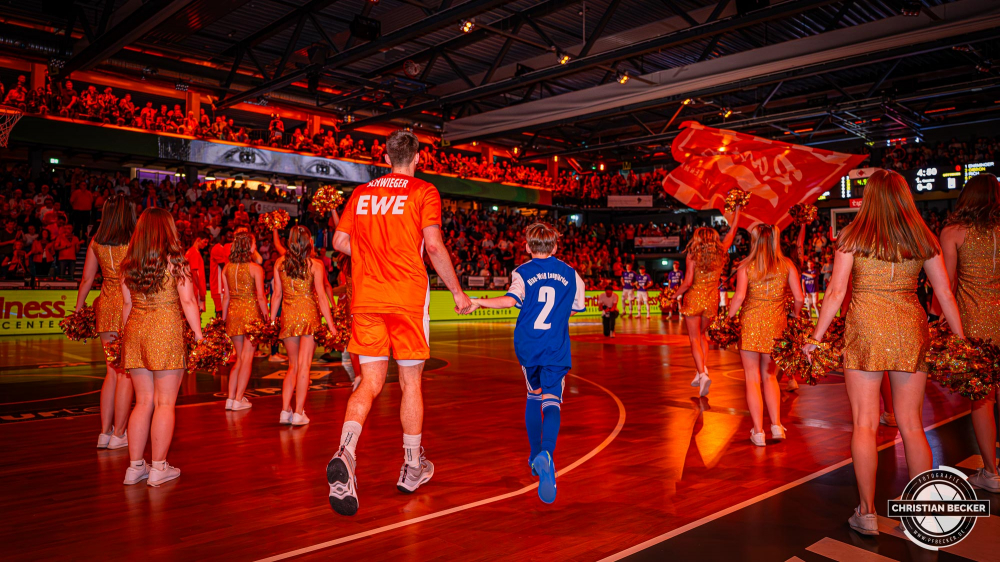1. Basketball Bundesliga, easyCredit BBL, Saison 2023/2024, Herren, Hauptrunde, 32. Spieltag, 05.05.2024, RASTA Vechta -  BG G&ouml;ttingen
Ryan Schwieger (#15 - RASTA Vechta) vor der Partie
Schlüsselwörter: 05.05.2024;1. Bundesliga;32. Spieltag;BBL;BG;Basketball;G&ouml;ttingen;Hauptrunde;Liga;RASTA;RASTA Dome;Saison 2023/2024;Vechta;easycredit;goettingen