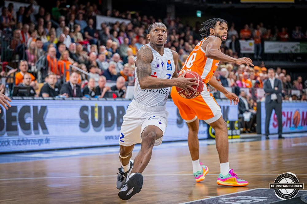 1. Basketball Bundesliga, easyCredit BBL, Saison 2023/2024, Herren, Hauptrunde, 32. Spieltag, 05.05.2024, RASTA Vechta -  BG G&ouml;ttingen
Umoja Gibson (#2 - BG G&ouml;ttingen) in Aktion
Schlüsselwörter: 05.05.2024;1. Bundesliga;32. Spieltag;BBL;BG;Basketball;G&ouml;ttingen;Hauptrunde;Liga;RASTA;RASTA Dome;Saison 2023/2024;Vechta;easycredit;goettingen