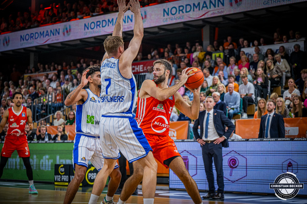 1. Basketball Bundesliga, easyCredit BBL, Saison 2024/2025, Herren, Hauptrunde, 5. Spieltag, 19.10.2024, RASTA Vechta -  Frankfurt Skyliners
Benas Griciunas (#5 - RASTA Vechta) in Aktion
Schlüsselwörter: 1. Bundesliga;19.10.2024;5. Spieltag;BBL;Basketball;Frankfurt;Hauptrunde;Liga;RASTA;RASTA Dome;Saison 2024/2025;Skyliners;Vechta;easycredit