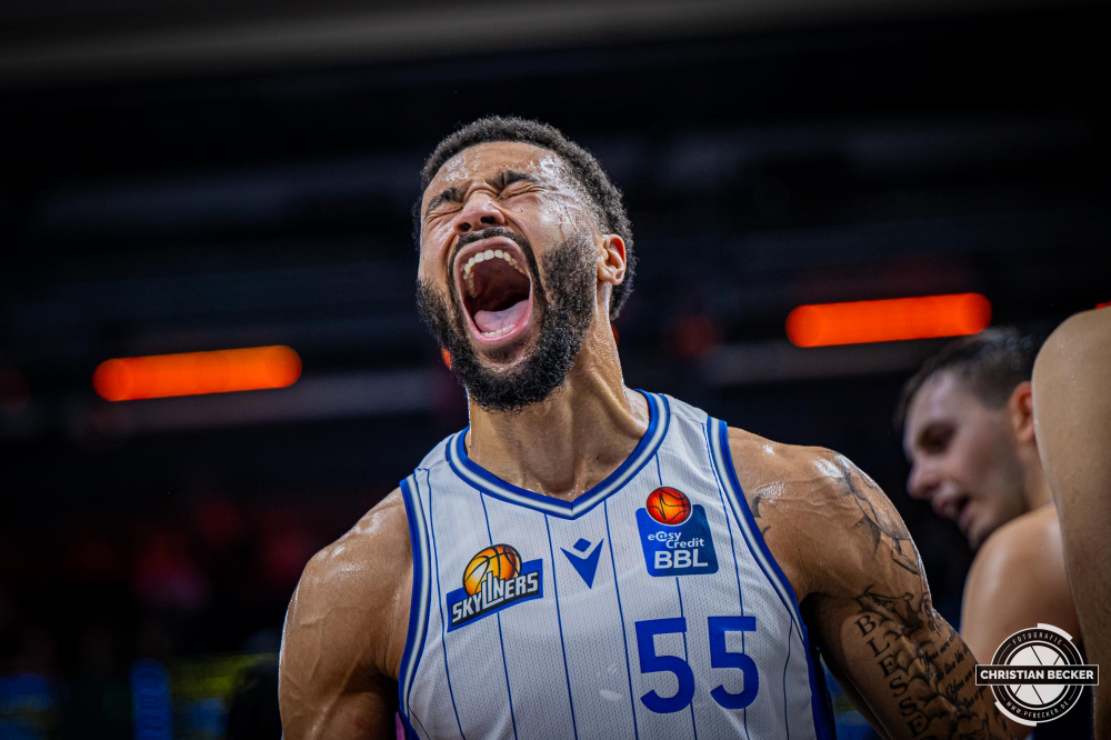 1. Basketball Bundesliga, easyCredit BBL, Saison 2024/2025, Herren, Hauptrunde, 5. Spieltag, 19.10.2024, RASTA Vechta -  Frankfurt Skyliners
David Muenkat (#55 - Frankfurt Skyliners) zeigt Emotionen w&auml;hrend der Partie
Schlüsselwörter: 1. Bundesliga;19.10.2024;5. Spieltag;BBL;Basketball;Frankfurt;Hauptrunde;Liga;RASTA;RASTA Dome;Saison 2024/2025;Skyliners;Vechta;easycredit