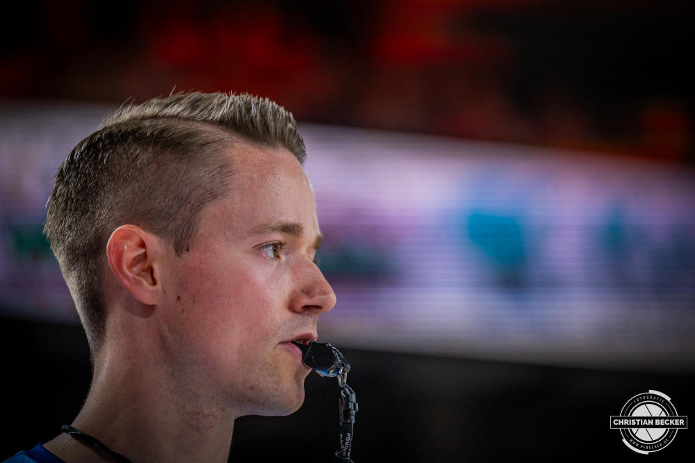 1. Basketball Bundesliga, easyCredit BBL, Saison 2024/2025, Herren, Hauptrunde, 5. Spieltag, 19.10.2024, RASTA Vechta -  Frankfurt Skyliners
Christian Theis (Schiedsrichter BBL)
Schlüsselwörter: 1. Bundesliga;19.10.2024;5. Spieltag;BBL;Basketball;Frankfurt;Hauptrunde;Liga;RASTA;RASTA Dome;Saison 2024/2025;Skyliners;Vechta;easycredit