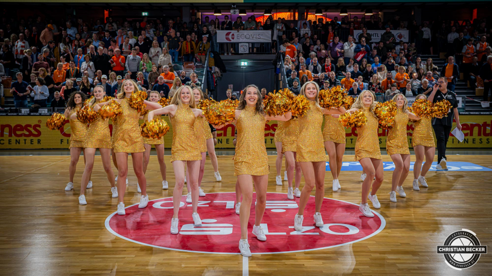 1. Basketball Bundesliga, easyCredit BBL, Saison 2024/2025, Herren, Hauptrunde, 9. Spieltag, 17.11.2024, RASTA Vechta -  ALBA Berlin
Marleys (Cheerleader - RASTA Vechta) vor der Partie
Schlüsselwörter: 1. Bundesliga;17.11.2024;9. Spieltag;ALBA;BBL;Basketball;Berlin;Hauptrunde;Liga;RASTA;RASTA Dome;Saison 2024/2025;Vechta;easycredit