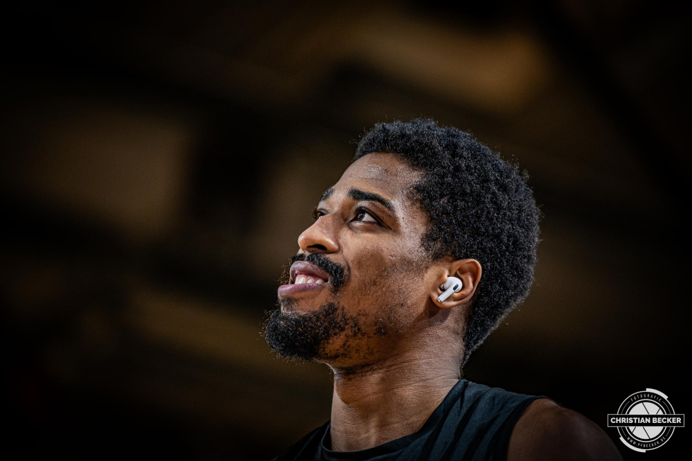 1. Basketball Bundesliga, easyCredit BBL, Saison 2024/2025, Herren, Hauptrunde, 18. Spieltag, 24.01.2025, RASTA Vechta -  Niners Chemnitz
Victor Bailey Jr. (#10 - Niners Chemnitz) vor der Partie
Schlüsselwörter: 1. Bundesliga;18. Spieltag;24.01.2025;BBL;Basketball;Chemnitz;Hauptrunde;Liga;NINERS;RASTA;RASTA Dome;Saison 2024/2025;Vechta;easycredit