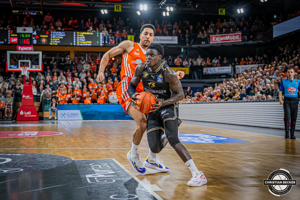 1. Basketball Bundesliga, easyCredit BBL, Saison 2024/2025, Herren, Hauptrunde, 3. Spieltag, 30.01.2025, RASTA Vechta -  L&ouml;wen Braunschweig
Barra Njie (#13 - Basketball L&ouml;wen Braunschweig) in Aktion
Schlüsselwörter: 1. Bundesliga;3. Spieltag;30.01.2025;BBL;Basketball;Braunschweig;Hauptrunde;Liga;L&ouml;wen;RASTA;RASTA Dome;Saison 2024/2025;Vechta;easycredit