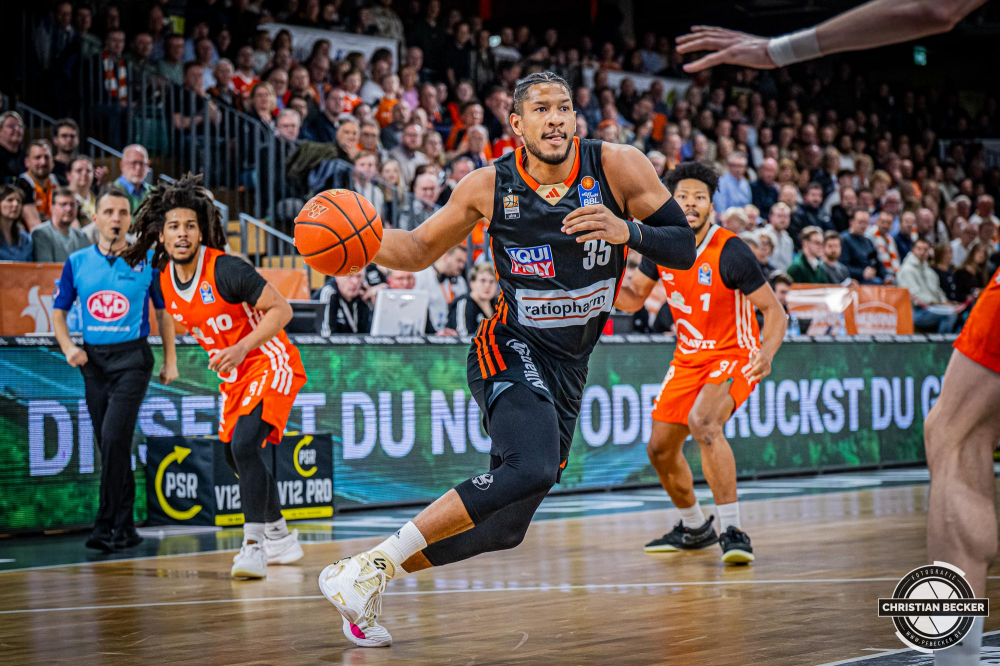 1. Basketball Bundesliga, easyCredit BBL, Saison 2024/2025, Herren, Hauptrunde, 24. Spieltag, 14.03.2025, RASTA Vechta - ratiopharm Ulm
Karim Jallow (#35 - ratiopharm Ulm) in Aktion
Schlüsselwörter: 1. Bundesliga;14.03.2025;24. Spieltag;BBL;Basketball;Hauptrunde;Liga;RASTA;RASTA Dome;Saison 2024/2025;Ulm;Vechta;easycredit;ratiopharm