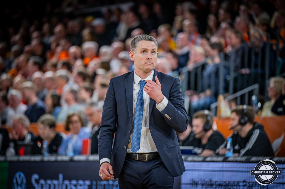 1. Basketball Bundesliga, easyCredit BBL, Saison 2024/2025, Herren, Hauptrunde, 24. Spieltag, 14.03.2025, RASTA Vechta - ratiopharm Ulm
Martin Schiller (Headcoach - RASTA Vechta) w&auml;hrend der Partie
Schlüsselwörter: 1. Bundesliga;14.03.2025;24. Spieltag;BBL;Basketball;Hauptrunde;Liga;RASTA;RASTA Dome;Saison 2024/2025;Ulm;Vechta;easycredit;ratiopharm