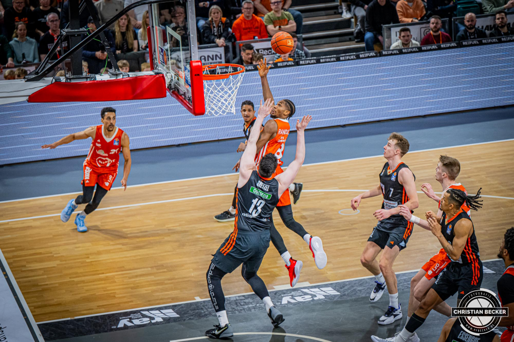 1. Basketball Bundesliga, easyCredit BBL, Saison 2024/2025, Herren, Hauptrunde, 24. Spieltag, 14.03.2025, RASTA Vechta - ratiopharm Ulm
Brandon Randolph (#8 - RASTA Vechta) beim Korbleger
Schlüsselwörter: 1. Bundesliga;14.03.2025;24. Spieltag;BBL;Basketball;Hauptrunde;Liga;RASTA;RASTA Dome;Saison 2024/2025;Ulm;Vechta;easycredit;ratiopharm