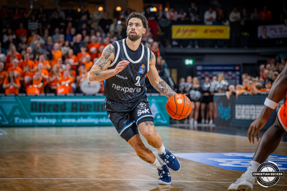 1. Basketball Bundesliga, easyCredit BBL, Saison 2025/2026, Herren, Hauptrunde, 9. Spieltag, 07.12.2025, RASTA Vechta - Veolia Hamburg Towers
Devon Daniels (#21 - Veolia Towers Hamburg) in Aktion
Schlüsselwörter: 07.12.2025;1. Bundesliga;7. Spieltag;BBL;Basketball;Hamburg;Hauptrunde;Liga;RASTA;RASTA Dome;Saison 2025/2026;Towers;Vechta;Veolia;easycredit