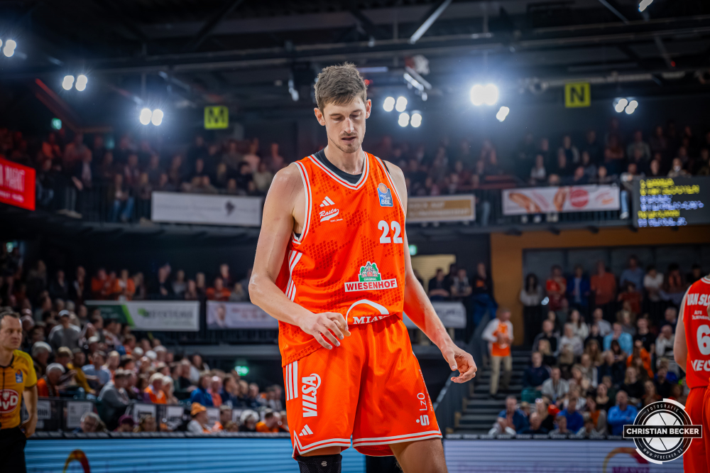 1. Basketball Bundesliga, easyCredit BBL, Saison 2025/2026, Herren, Hauptrunde, 9. Spieltag, 07.12.2025, RASTA Vechta - Veolia Hamburg Towers
Tibor Plei&szlig; (#22 - RASTA Vechta) w&auml;hrend der Partie
Schlüsselwörter: 07.12.2025;1. Bundesliga;7. Spieltag;BBL;Basketball;Hamburg;Hauptrunde;Liga;RASTA;RASTA Dome;Saison 2025/2026;Towers;Vechta;Veolia;easycredit