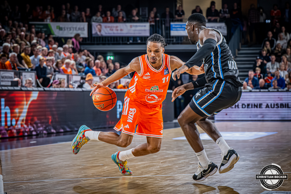 1. Basketball Bundesliga, easyCredit BBL, Saison 2025/2026, Herren, Hauptrunde, 9. Spieltag, 07.12.2025, RASTA Vechta - Veolia Hamburg Towers
Alonzo Verge (#11 - RASTA Vechta) in Aktion
Schlüsselwörter: 07.12.2025;1. Bundesliga;7. Spieltag;BBL;Basketball;Hamburg;Hauptrunde;Liga;RASTA;RASTA Dome;Saison 2025/2026;Towers;Vechta;Veolia;easycredit