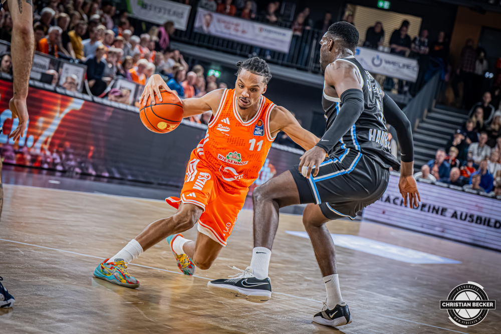 1. Basketball Bundesliga, easyCredit BBL, Saison 2025/2026, Herren, Hauptrunde, 9. Spieltag, 07.12.2025, RASTA Vechta - Veolia Hamburg Towers
Alonzo Verge (#11 - RASTA Vechta) in Aktion
Schlüsselwörter: 07.12.2025;1. Bundesliga;7. Spieltag;BBL;Basketball;Hamburg;Hauptrunde;Liga;RASTA;RASTA Dome;Saison 2025/2026;Towers;Vechta;Veolia;easycredit