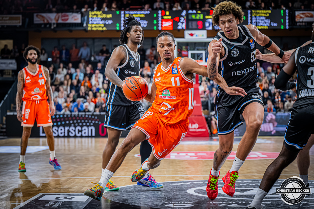 1. Basketball Bundesliga, easyCredit BBL, Saison 2025/2026, Herren, Hauptrunde, 9. Spieltag, 07.12.2025, RASTA Vechta - Veolia Hamburg Towers
Alonzo Verge (#11 - RASTA Vechta) in Aktion
Schlüsselwörter: 07.12.2025;1. Bundesliga;7. Spieltag;BBL;Basketball;Hamburg;Hauptrunde;Liga;RASTA;RASTA Dome;Saison 2025/2026;Towers;Vechta;Veolia;easycredit