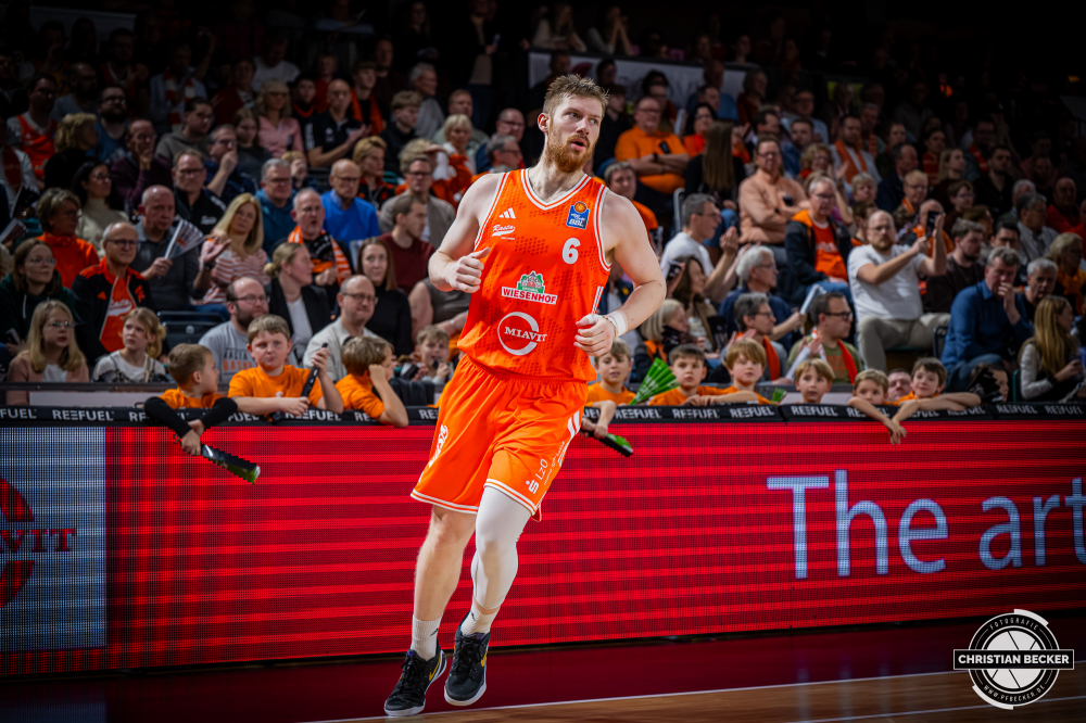 1. Basketball Bundesliga, easyCredit BBL, Saison 2025/2026, Herren, Hauptrunde, 9. Spieltag, 07.12.2025, RASTA Vechta - Veolia Hamburg Towers
Luc van Slooten (#6 - RASTA Vechta) w&auml;hrend der Partie
Schlüsselwörter: 07.12.2025;1. Bundesliga;7. Spieltag;BBL;Basketball;Hamburg;Hauptrunde;Liga;RASTA;RASTA Dome;Saison 2025/2026;Towers;Vechta;Veolia;easycredit