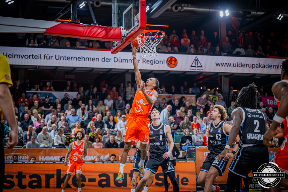 1. Basketball Bundesliga, easyCredit BBL, Saison 2025/2026, Herren, Hauptrunde, 9. Spieltag, 07.12.2025, RASTA Vechta - Veolia Hamburg Towers
Alonzo Verge (#11 - RASTA Vechta) beim Korbleger
Schlüsselwörter: 07.12.2025;1. Bundesliga;7. Spieltag;BBL;Basketball;Hamburg;Hauptrunde;Liga;RASTA;RASTA Dome;Saison 2025/2026;Towers;Vechta;Veolia;easycredit