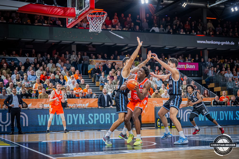 1. Basketball Bundesliga, easyCredit BBL, Saison 2025/2026, Herren, Hauptrunde, 9. Spieltag, 07.12.2025, RASTA Vechta - Veolia Hamburg Towers
Malcolm Dandridge (#23 - RASTA Vechta) in Aktion
Schlüsselwörter: 07.12.2025;1. Bundesliga;7. Spieltag;BBL;Basketball;Hamburg;Hauptrunde;Liga;RASTA;RASTA Dome;Saison 2025/2026;Towers;Vechta;Veolia;easycredit