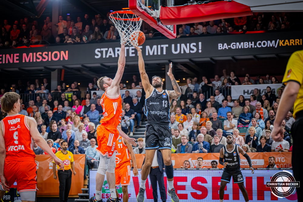 1. Basketball Bundesliga, easyCredit BBL, Saison 2025/2026, Herren, Hauptrunde, 9. Spieltag, 07.12.2025, RASTA Vechta - Veolia Hamburg Towers
Martin Breunig (#13 - Veolia Towers Hamburg) beim Korbleger
Schlüsselwörter: 07.12.2025;1. Bundesliga;7. Spieltag;BBL;Basketball;Hamburg;Hauptrunde;Liga;RASTA;RASTA Dome;Saison 2025/2026;Towers;Vechta;Veolia;easycredit