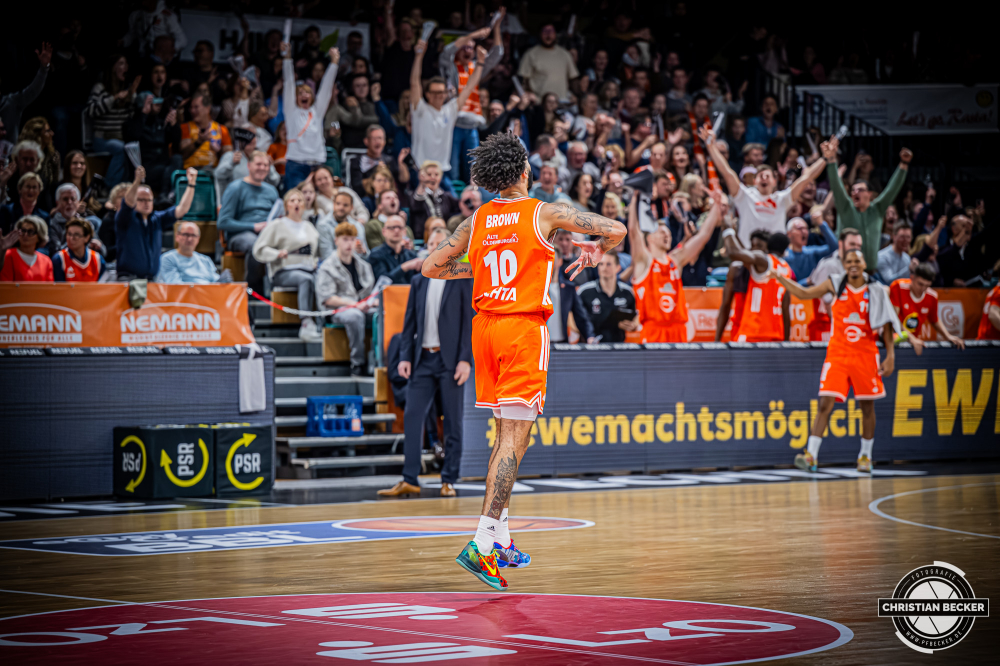 1. Basketball Bundesliga, easyCredit BBL, Saison 2025/2026, Herren, Hauptrunde, 9. Spieltag, 07.12.2025, RASTA Vechta - Veolia Hamburg Towers
Tevin Brown (#10 - RASTA Vechta) zeigt Emotionen w&auml;hrend der Partie
Schlüsselwörter: 07.12.2025;1. Bundesliga;7. Spieltag;BBL;Basketball;Hamburg;Hauptrunde;Liga;RASTA;RASTA Dome;Saison 2025/2026;Towers;Vechta;Veolia;easycredit