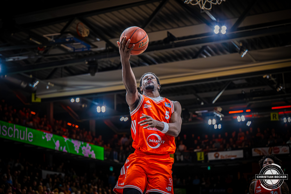 1. Basketball Bundesliga, easyCredit BBL, Saison 2025/2026, Herren, Hauptrunde, 9. Spieltag, 07.12.2025, RASTA Vechta - Veolia Hamburg Towers
TJ Bamba (#5 - RASTA Vechta) beim Korbleger
Schlüsselwörter: 07.12.2025;1. Bundesliga;7. Spieltag;BBL;Basketball;Hamburg;Hauptrunde;Liga;RASTA;RASTA Dome;Saison 2025/2026;Towers;Vechta;Veolia;easycredit