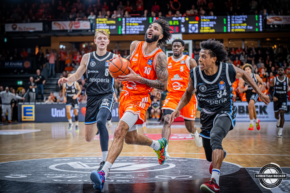 1. Basketball Bundesliga, easyCredit BBL, Saison 2025/2026, Herren, Hauptrunde, 9. Spieltag, 07.12.2025, RASTA Vechta - Veolia Hamburg Towers
Tevin Brown (#10 - RASTA Vechta) in Aktion
Schlüsselwörter: 07.12.2025;1. Bundesliga;7. Spieltag;BBL;Basketball;Hamburg;Hauptrunde;Liga;RASTA;RASTA Dome;Saison 2025/2026;Towers;Vechta;Veolia;easycredit