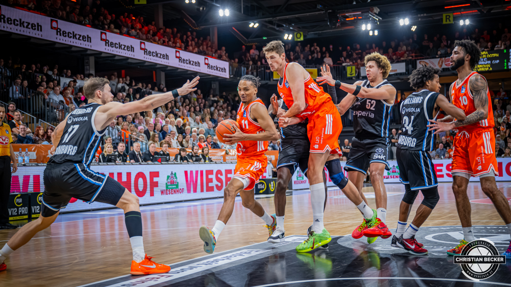 1. Basketball Bundesliga, easyCredit BBL, Saison 2025/2026, Herren, Hauptrunde, 9. Spieltag, 07.12.2025, RASTA Vechta - Veolia Hamburg Towers
Alonzo Verge (#11 - RASTA Vechta) in Aktion
Schlüsselwörter: 07.12.2025;1. Bundesliga;7. Spieltag;BBL;Basketball;Hamburg;Hauptrunde;Liga;RASTA;RASTA Dome;Saison 2025/2026;Towers;Vechta;Veolia;easycredit