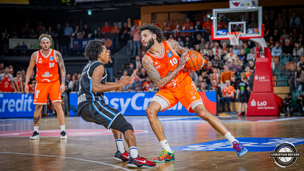 1. Basketball Bundesliga, easyCredit BBL, Saison 2025/2026, Herren, Hauptrunde, 9. Spieltag, 07.12.2025, RASTA Vechta - Veolia Hamburg Towers
Tevin Brown (#10 - RASTA Vechta) in Aktion
Schlüsselwörter: 07.12.2025;1. Bundesliga;7. Spieltag;BBL;Basketball;Hamburg;Hauptrunde;Liga;RASTA;RASTA Dome;Saison 2025/2026;Towers;Vechta;Veolia;easycredit