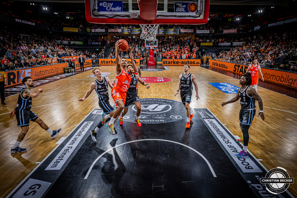 1. Basketball Bundesliga, easyCredit BBL, Saison 2025/2026, Herren, Hauptrunde, 9. Spieltag, 07.12.2025, RASTA Vechta - Veolia Hamburg Towers
Alonzo Verge (#11 - RASTA Vechta) beim Korbleger
Schlüsselwörter: 07.12.2025;1. Bundesliga;7. Spieltag;BBL;Basketball;Hamburg;Hauptrunde;Liga;RASTA;RASTA Dome;Saison 2025/2026;Towers;Vechta;Veolia;easycredit