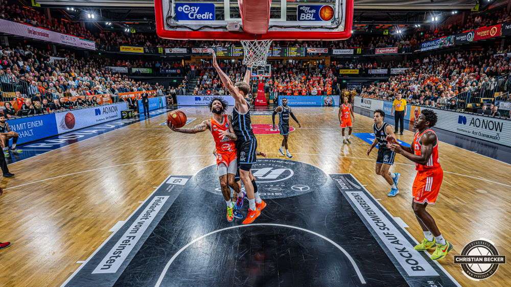 1. Basketball Bundesliga, easyCredit BBL, Saison 2025/2026, Herren, Hauptrunde, 9. Spieltag, 07.12.2025, RASTA Vechta - Veolia Hamburg Towers
Tevin Brown (#10 - RASTA Vechta) beim Korbleger
Schlüsselwörter: 07.12.2025;1. Bundesliga;7. Spieltag;BBL;Basketball;Hamburg;Hauptrunde;Liga;RASTA;RASTA Dome;Saison 2025/2026;Towers;Vechta;Veolia;easycredit