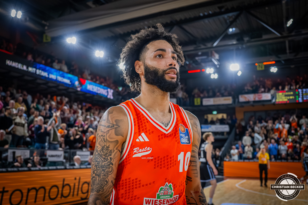 1. Basketball Bundesliga, easyCredit BBL, Saison 2025/2026, Herren, Hauptrunde, 9. Spieltag, 07.12.2025, RASTA Vechta - Veolia Hamburg Towers
Tevin Brown (#10 - RASTA Vechta) nach der Partie
Schlüsselwörter: 07.12.2025;1. Bundesliga;7. Spieltag;BBL;Basketball;Hamburg;Hauptrunde;Liga;RASTA;RASTA Dome;Saison 2025/2026;Towers;Vechta;Veolia;easycredit