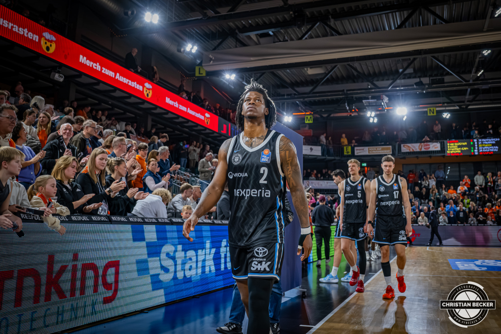 1. Basketball Bundesliga, easyCredit BBL, Saison 2025/2026, Herren, Hauptrunde, 9. Spieltag, 07.12.2025, RASTA Vechta - Veolia Hamburg Towers
Leonard Thorpe Jr (#2 - Veolia Towers Hamburg) nach der Partie
Schlüsselwörter: 07.12.2025;1. Bundesliga;7. Spieltag;BBL;Basketball;Hamburg;Hauptrunde;Liga;RASTA;RASTA Dome;Saison 2025/2026;Towers;Vechta;Veolia;easycredit