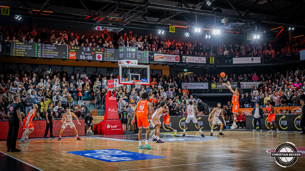 1. Basketball Bundesliga, easyCredit BBL, Saison 2025/2026, Herren, Hauptrunde, 15. Spieltag, 11.01.2026, RASTA Vechta - Fitness First W&uuml;rzburg Baskets
Alonzo Verge (#11 - RASTA Vechta) beim Jumpshot
Schlüsselwörter: 1. Bundesliga;11.01.2026;15. Spieltag;BBL;Basketball;Baskets;First;Fitness;Hauptrunde;Liga;RASTA;RASTA Dome;Saison 2025/2026;Vechta;W&uuml;rzburg;easycredit