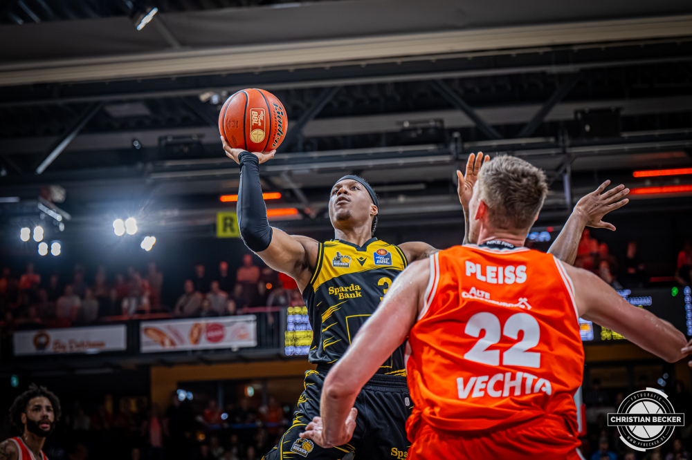 1. Basketball Bundesliga, easyCredit BBL, Saison 2025/2026, Herren, Hauptrunde, 24. Spieltag, 14.03.2026, RASTA Vechta - MHP Riesen Ludwigsburg
Stefan Smith (#3 - MHP Riesen Ludwigsburg) beim Korbleger
Schlüsselwörter: 1. Bundesliga;14.03.2026;24. Spieltag;BBL;Basketball;Hauptrunde;Liga;Ludwigsburg;MHP;RASTA;RASTA Dome;RIESEN;Saison 2025/2026;Vechta;easycredit