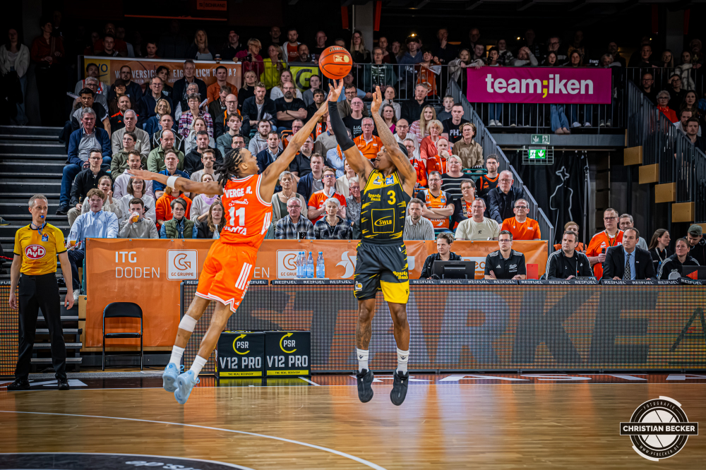 1. Basketball Bundesliga, easyCredit BBL, Saison 2025/2026, Herren, Hauptrunde, 24. Spieltag, 14.03.2026, RASTA Vechta - MHP Riesen Ludwigsburg
Stefan Smith (#3 - MHP Riesen Ludwigsburg) beim Jumpshot
Schlüsselwörter: 1. Bundesliga;14.03.2026;24. Spieltag;BBL;Basketball;Hauptrunde;Liga;Ludwigsburg;MHP;RASTA;RASTA Dome;RIESEN;Saison 2025/2026;Vechta;easycredit