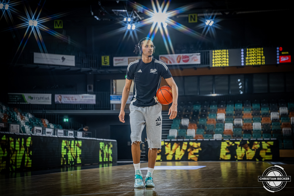 1. Basketball Bundesliga, easyCredit BBL, Saison 2025/2026, Herren, Hauptrunde, 27. Spieltag, 02.04.2026, RASTA Vechta - BMA365 Bamberg Baskets
Alonzo Verge (#11 - RASTA Vechta) vor der Partie
Schlüsselwörter: 02.04.2026;1. Bundesliga;27. Spieltag;365;BBL;BMA;Bamberg;Basketball;Baskets;Hauptrunde;Liga;RASTA;RASTA Dome;Saison 2025/2026;Vechta;easycredit