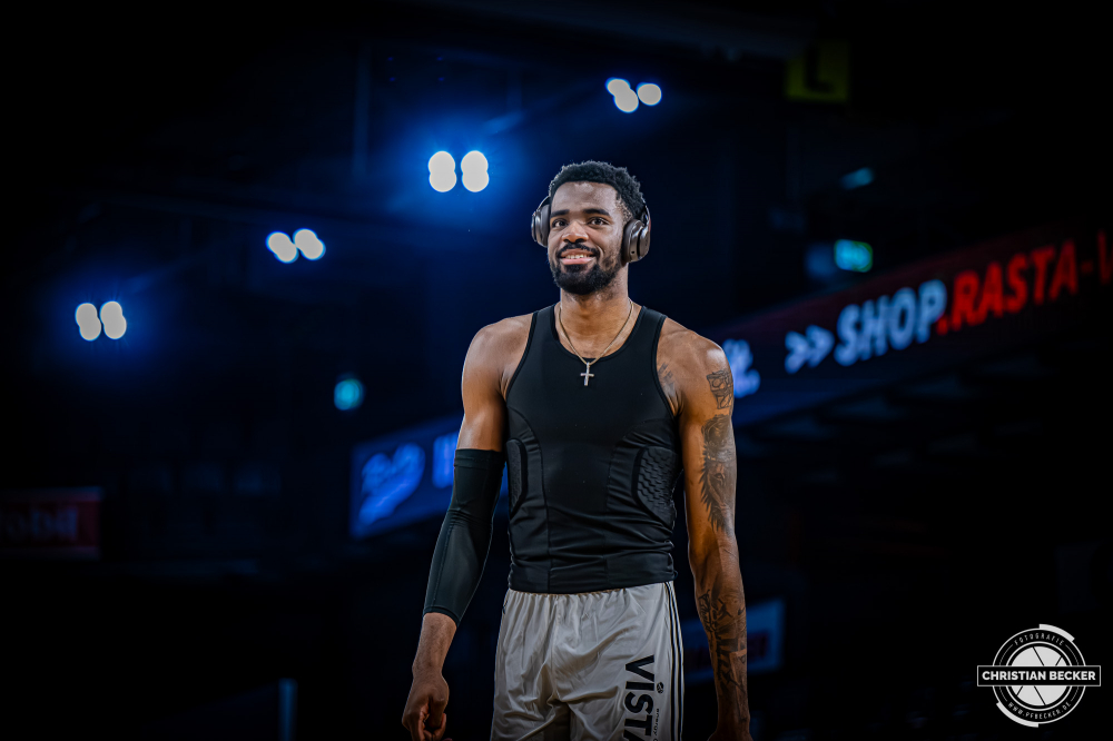 1. Basketball Bundesliga, easyCredit BBL, Saison 2025/2026, Herren, Hauptrunde, 27. Spieltag, 02.04.2026, RASTA Vechta - BMA365 Bamberg Baskets
Ejiofor Onu (#35 - BMA365 Bamberg Baskets) vor der Partie
Schlüsselwörter: 02.04.2026;1. Bundesliga;27. Spieltag;365;BBL;BMA;Bamberg;Basketball;Baskets;Hauptrunde;Liga;RASTA;RASTA Dome;Saison 2025/2026;Vechta;easycredit