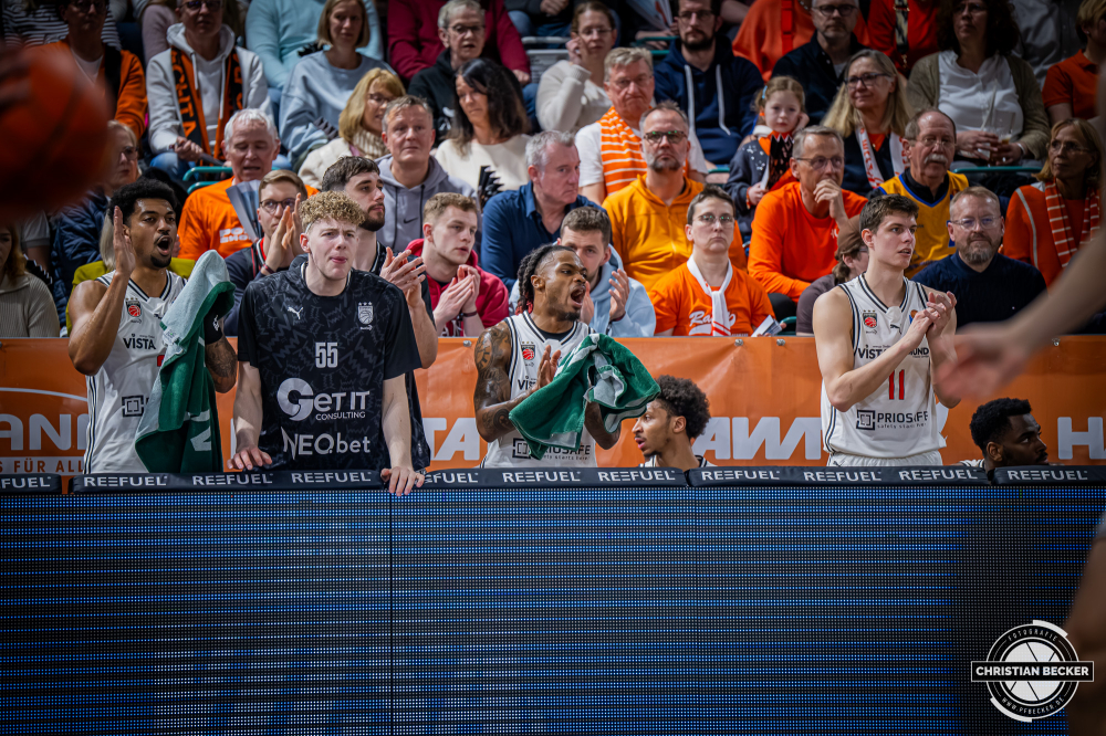 1. Basketball Bundesliga, easyCredit BBL, Saison 2025/2026, Herren, Hauptrunde, 27. Spieltag, 02.04.2026, RASTA Vechta - BMA365 Bamberg Baskets
Das Team der BMA365 Bamberg Baskets w&auml;hrend der Partie
Schlüsselwörter: 02.04.2026;1. Bundesliga;27. Spieltag;365;BBL;BMA;Bamberg;Basketball;Baskets;Hauptrunde;Liga;RASTA;RASTA Dome;Saison 2025/2026;Vechta;easycredit