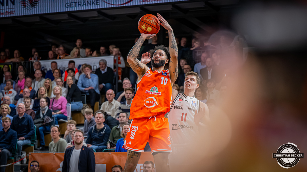 1. Basketball Bundesliga, easyCredit BBL, Saison 2025/2026, Herren, Hauptrunde, 27. Spieltag, 02.04.2026, RASTA Vechta - BMA365 Bamberg Baskets
Tevin Brown (#10 - RASTA Vechta) beim Jumpshot
Schlüsselwörter: 02.04.2026;1. Bundesliga;27. Spieltag;365;BBL;BMA;Bamberg;Basketball;Baskets;Hauptrunde;Liga;RASTA;RASTA Dome;Saison 2025/2026;Vechta;easycredit