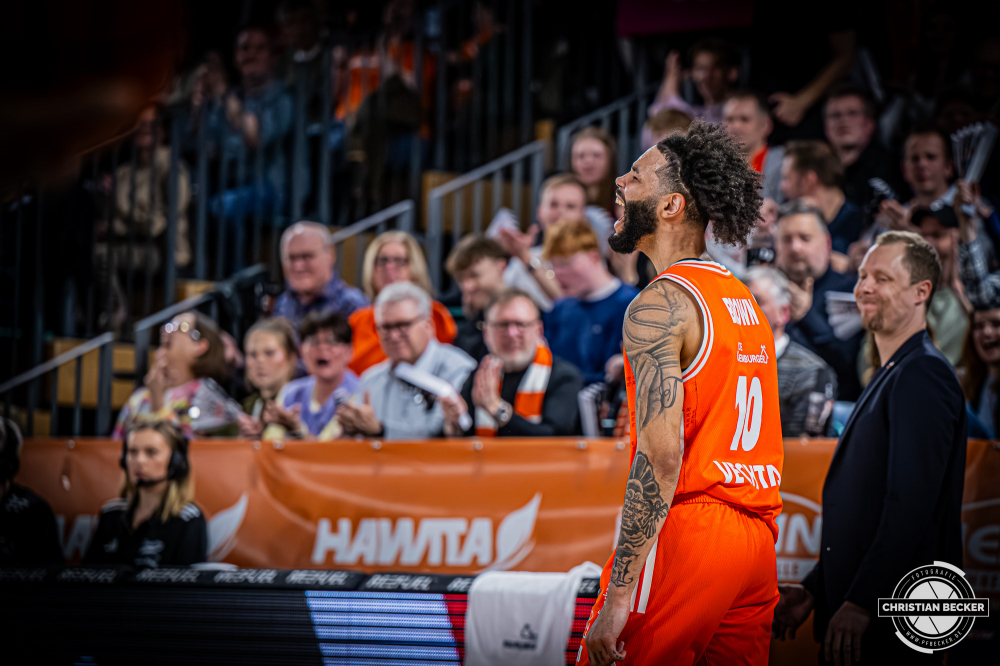 1. Basketball Bundesliga, easyCredit BBL, Saison 2025/2026, Herren, Hauptrunde, 27. Spieltag, 02.04.2026, RASTA Vechta - BMA365 Bamberg Baskets
Tevin Brown (#10 - RASTA Vechta) zeigt Emotionen w&auml;hrend der Partie
Schlüsselwörter: 02.04.2026;1. Bundesliga;27. Spieltag;365;BBL;BMA;Bamberg;Basketball;Baskets;Hauptrunde;Liga;RASTA;RASTA Dome;Saison 2025/2026;Vechta;easycredit