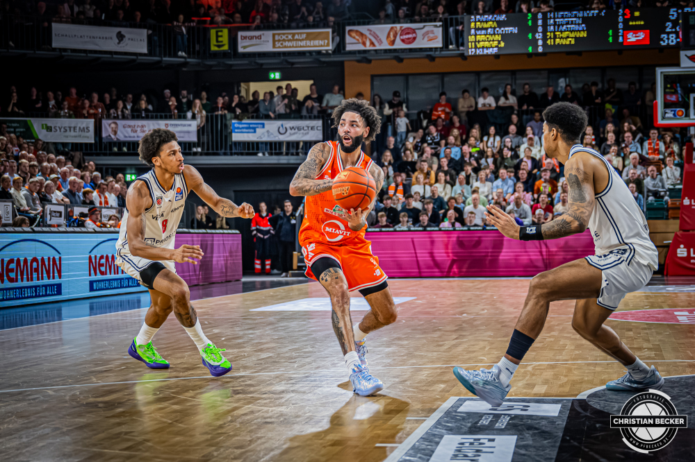 1. Basketball Bundesliga, easyCredit BBL, Saison 2025/2026, Herren, Hauptrunde, 27. Spieltag, 02.04.2026, RASTA Vechta - BMA365 Bamberg Baskets
Tevin Brown (#10 - RASTA Vechta) in Aktion
Schlüsselwörter: 02.04.2026;1. Bundesliga;27. Spieltag;365;BBL;BMA;Bamberg;Basketball;Baskets;Hauptrunde;Liga;RASTA;RASTA Dome;Saison 2025/2026;Vechta;easycredit