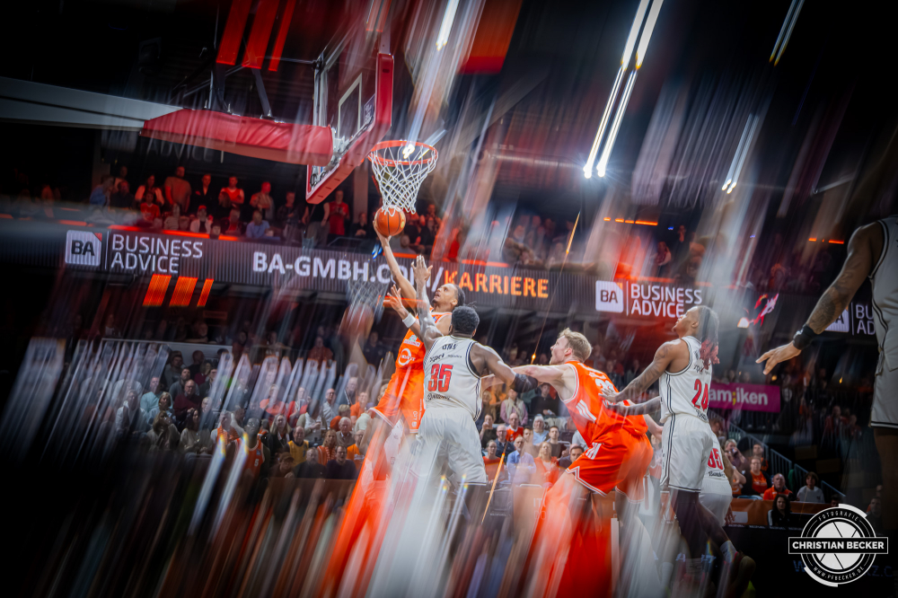 1. Basketball Bundesliga, easyCredit BBL, Saison 2025/2026, Herren, Hauptrunde, 27. Spieltag, 02.04.2026, RASTA Vechta - BMA365 Bamberg Baskets
Alonzo Verge (#11 - RASTA Vechta) beim Korbleger
Schlüsselwörter: 02.04.2026;1. Bundesliga;27. Spieltag;365;BBL;BMA;Bamberg;Basketball;Baskets;Hauptrunde;Liga;RASTA;RASTA Dome;Saison 2025/2026;Vechta;easycredit